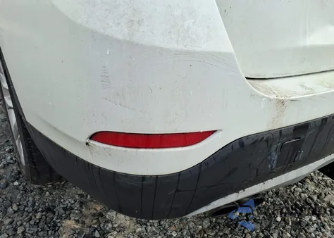 2015 BMW X1 xDrive28I z USA, uszkodzony, nr VIN WBAVL1C51FVY25628